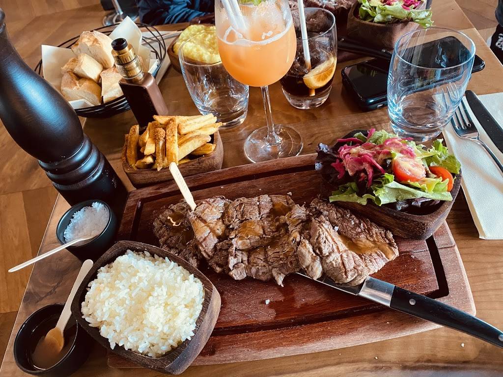 Salle du restaurant Maison Anamour à Cormeilles-en-Parisis et grillades au feu de bois